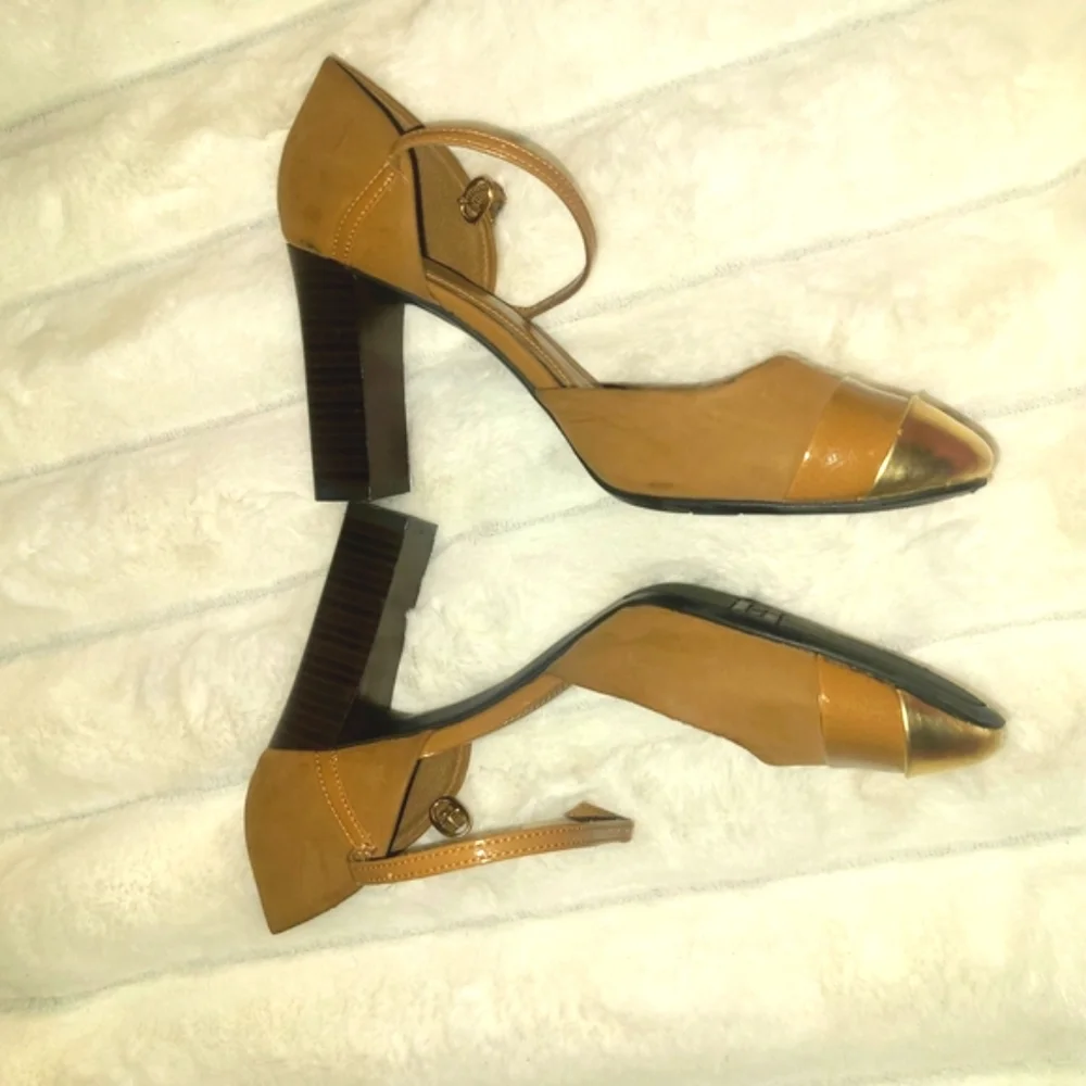 liz & co. Women's Tan and Gold Shoes - Picture 2 of 6